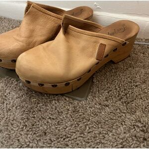 Free people clogs